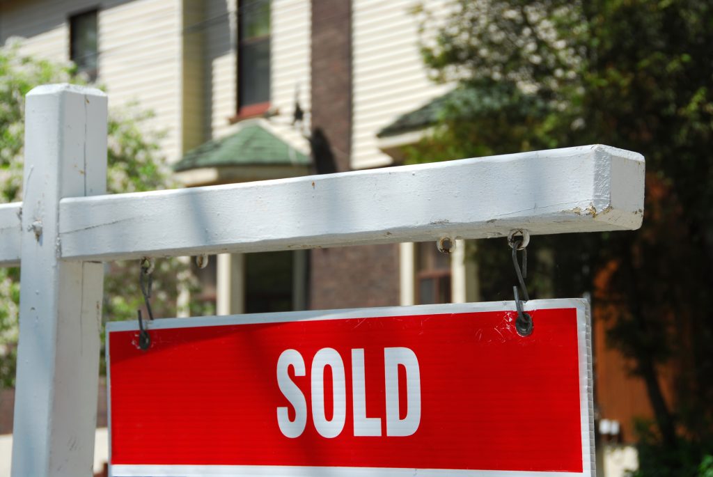 10 Tips on How To Sell Your House Fast